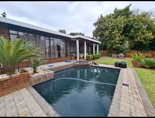 4 BEDROOM HOUSE FOR SALE IN SINOVILLE